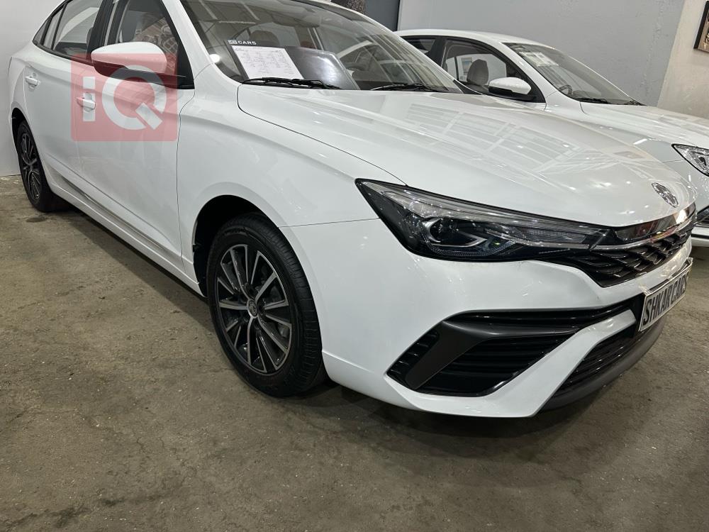 ئێم جی 5 پڵەس